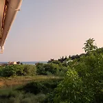 Xenofontas Apartman *