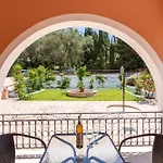 Xenofontas Apartman *