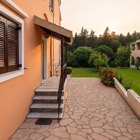 Xenofontas Apartman *
